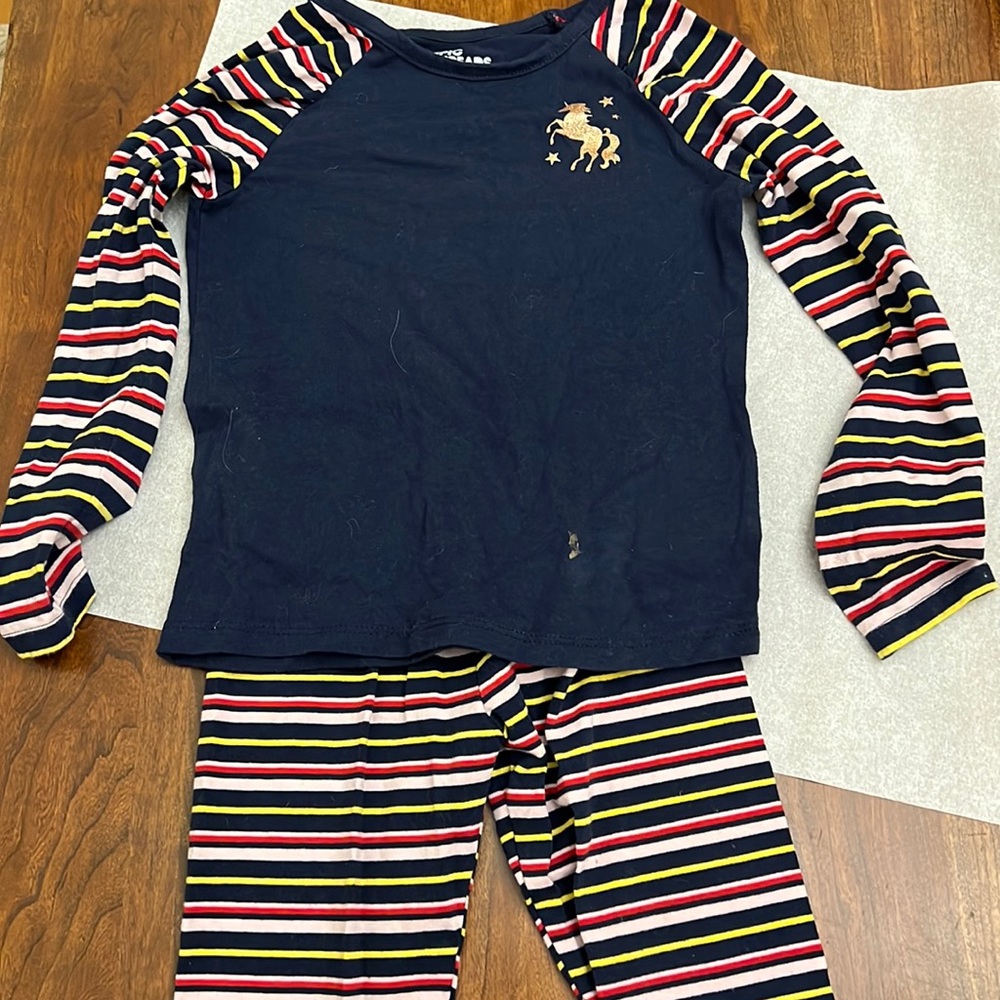 Epic Threads size 5 pajamas with a gold unicorn